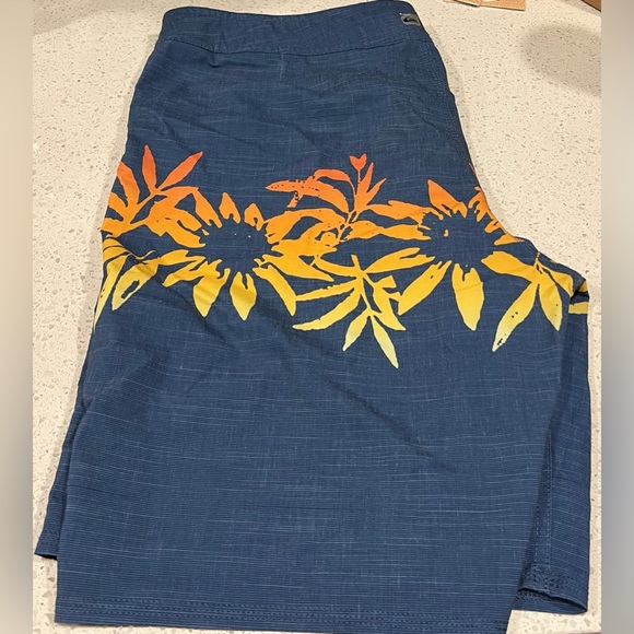 Quiksilver Men's Highline Choppa 19" Boardshorts - Picture 4 of 5